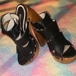 Vera Wang Lavender platform heels. Size 6